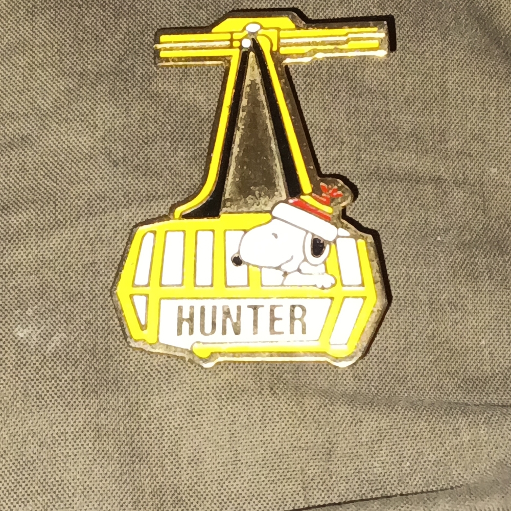 Yellow Snoopy Cable Car Enamel Pin - Hunter